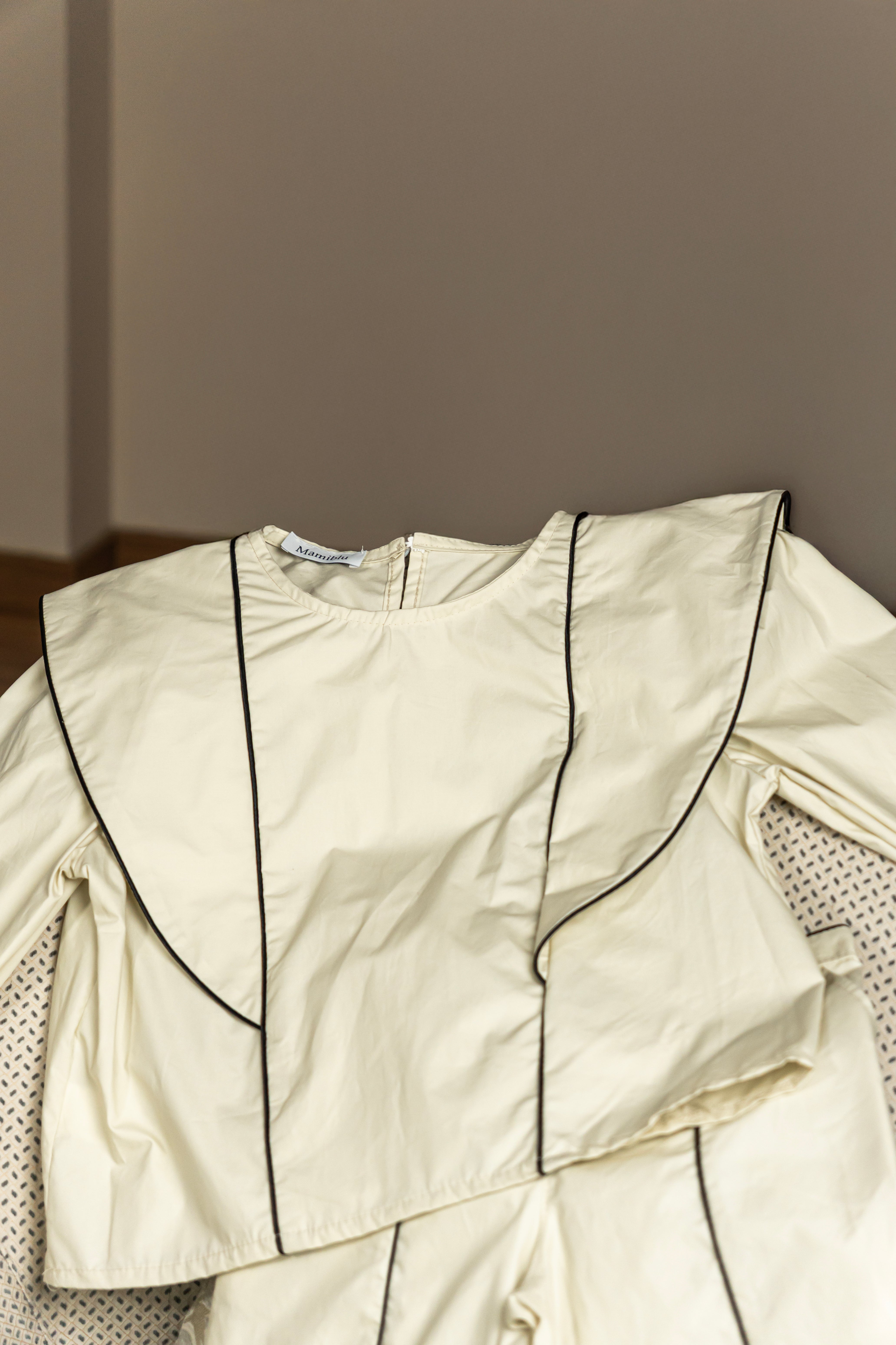 Camisa Crema Con Negro